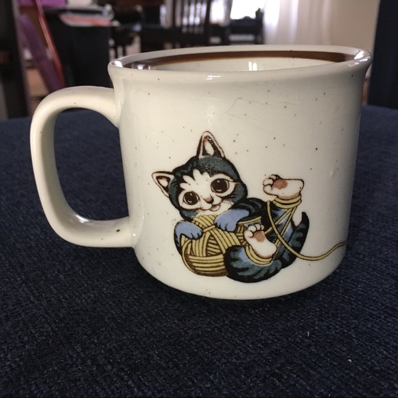 Suspiciously Cheerful 1980s Cat Kitten Cup - Picture 2 of 9